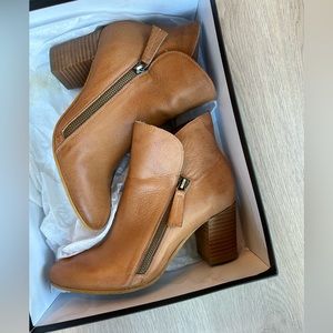 Camel Tan Caramel Leather Ankle boots booties NWT New size 8 38 Silent D